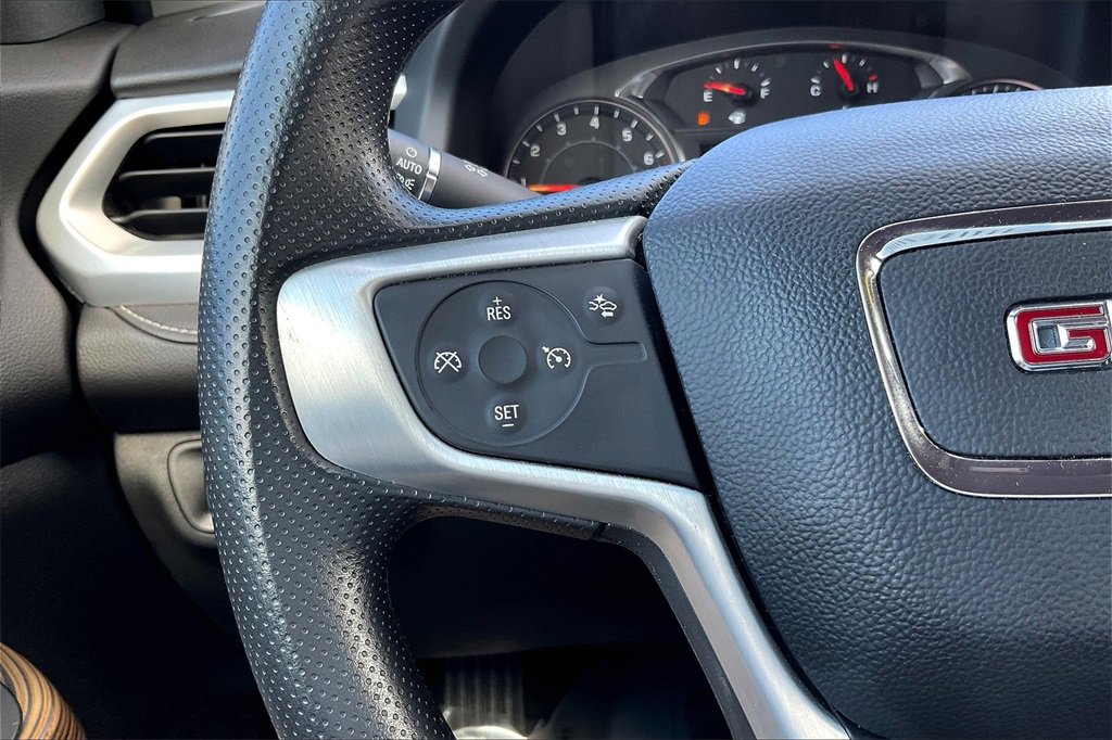 Used 2023 GMC Acadia SLE w/ Driver Convenience Package image 18