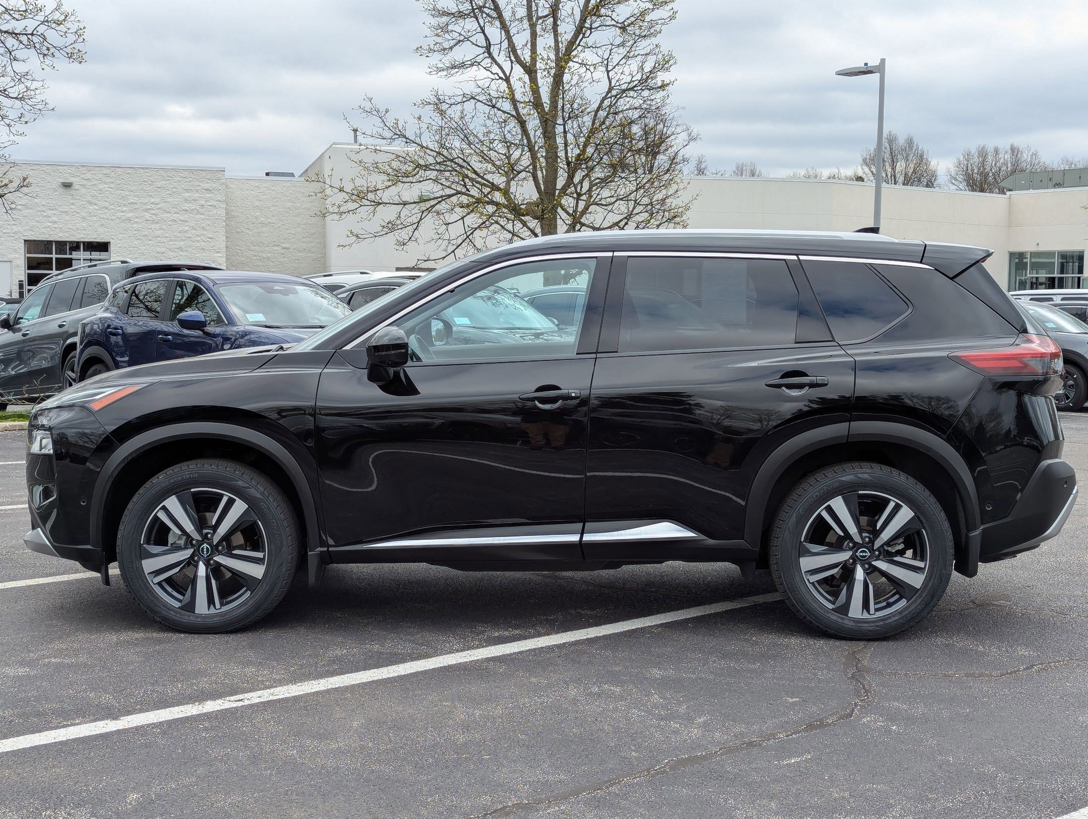 Certified 2022 Nissan Rogue Platinum w/ Head-Up Display Package image 9