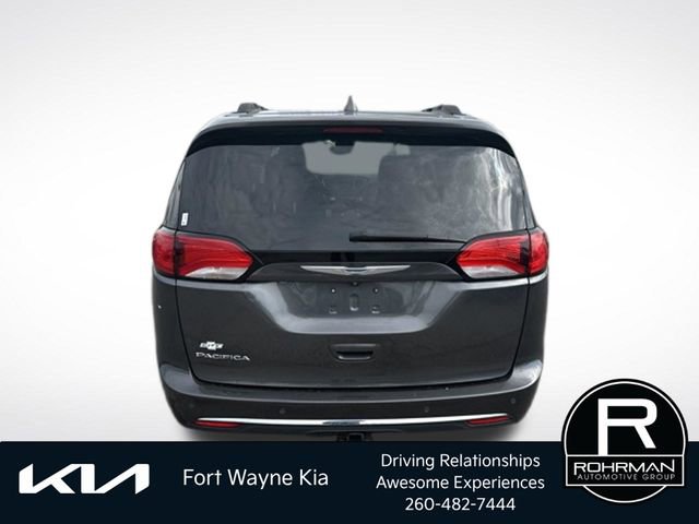 Used 2018 Chrysler Pacifica Touring-L Plus FWD image 5