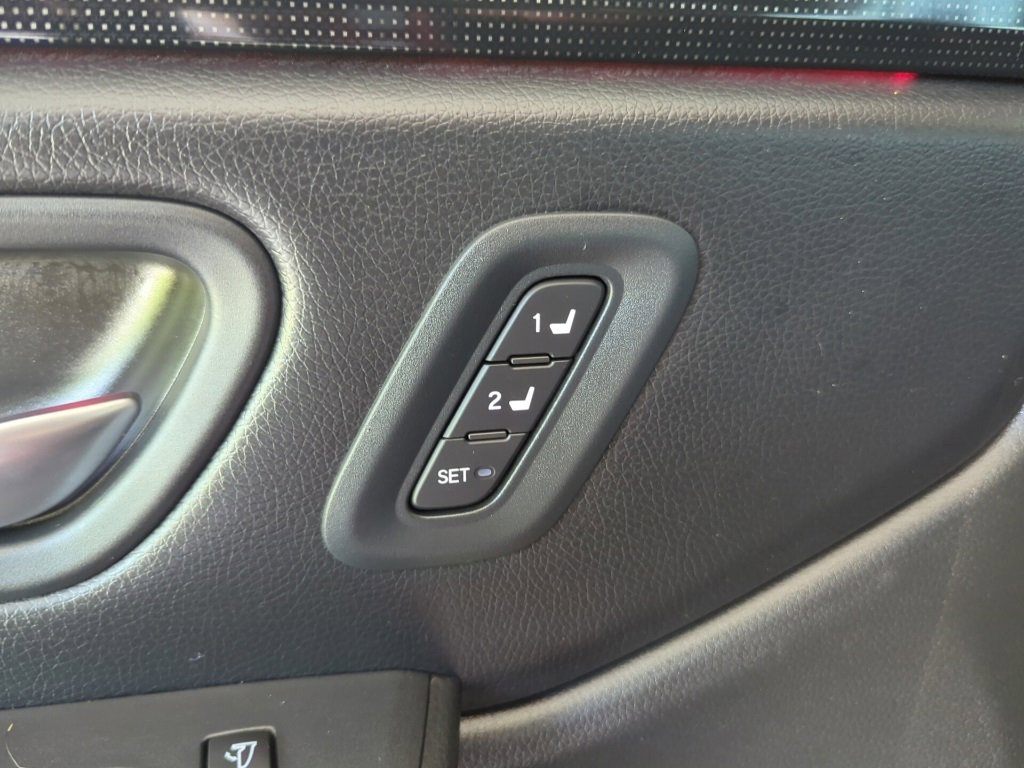 Used 2025 Honda Pilot Black Edition image 9