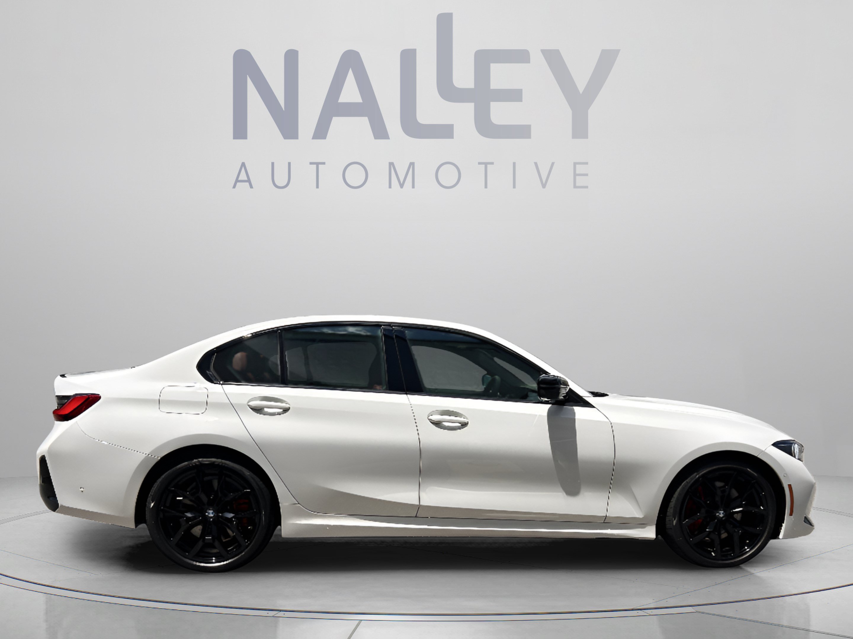 Used 2026 BMW 330i Sedan w/ M Sport Package RWD image 4