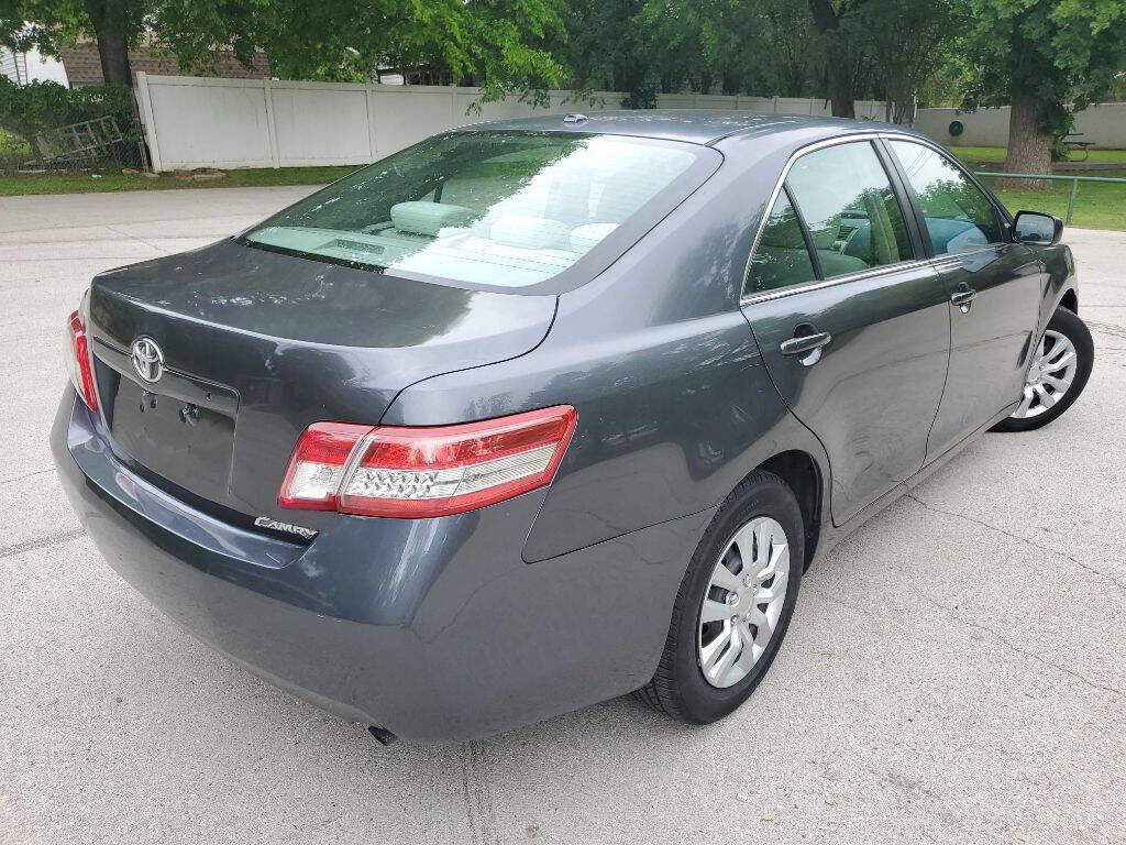 Used 2010 Toyota Camry LE image 3