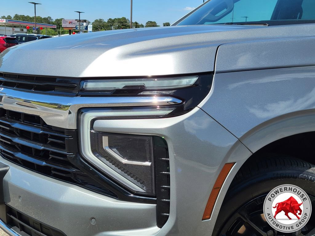 Used 2025 Chevrolet Suburban LS AWD/4WD image 11