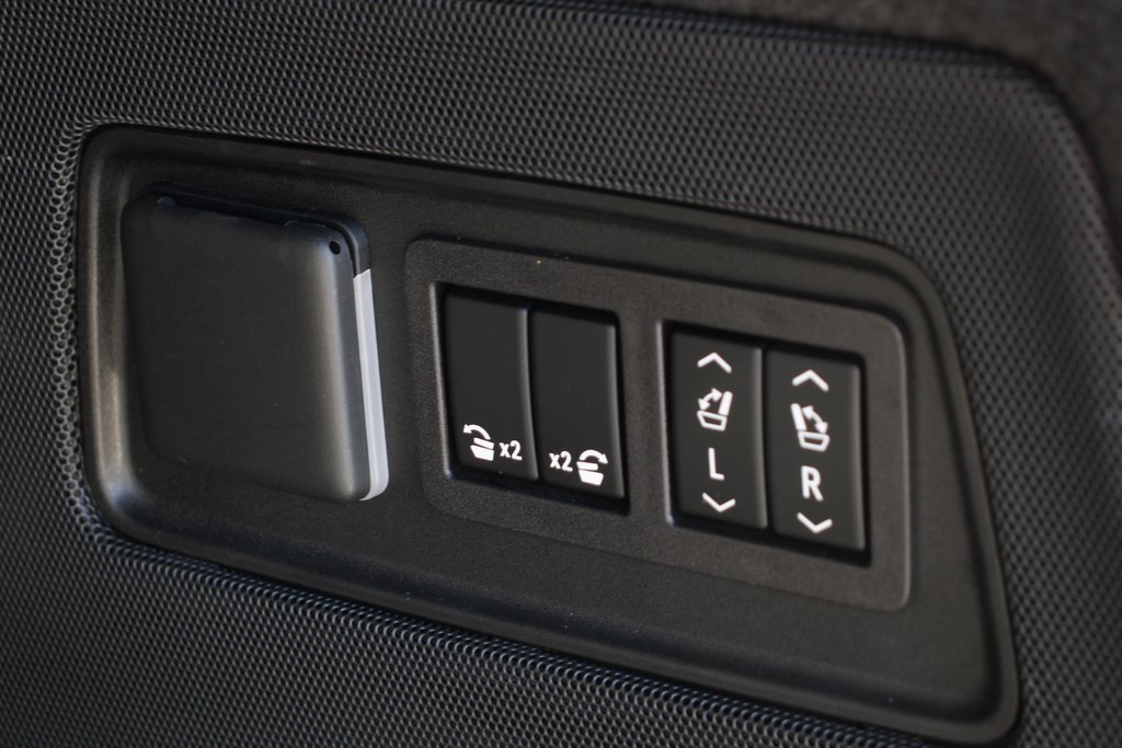 Used 2023 Cadillac Escalade Sport Platinum image 12