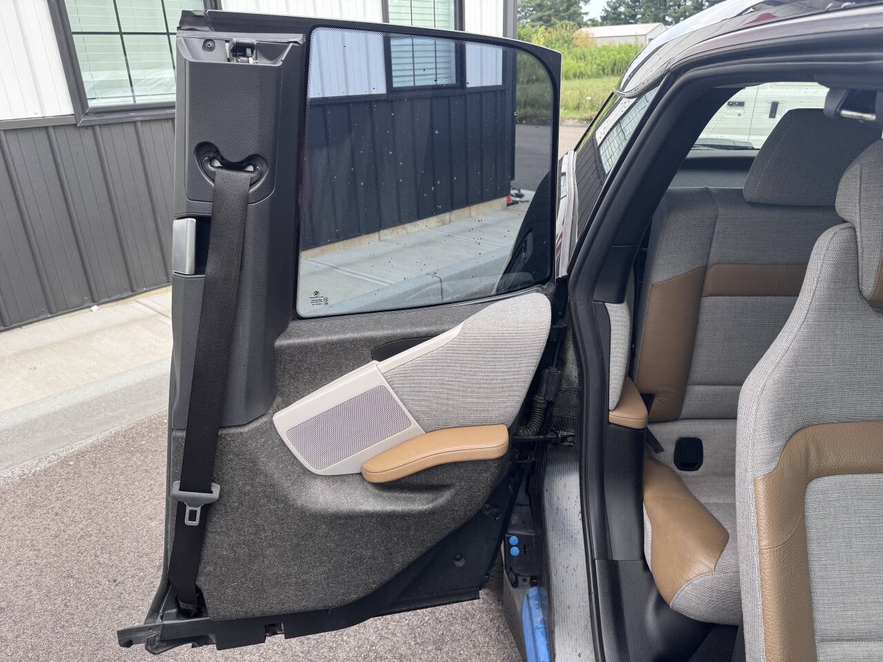 Used 2016 BMW i3 w/ Range Extender RWD image 15