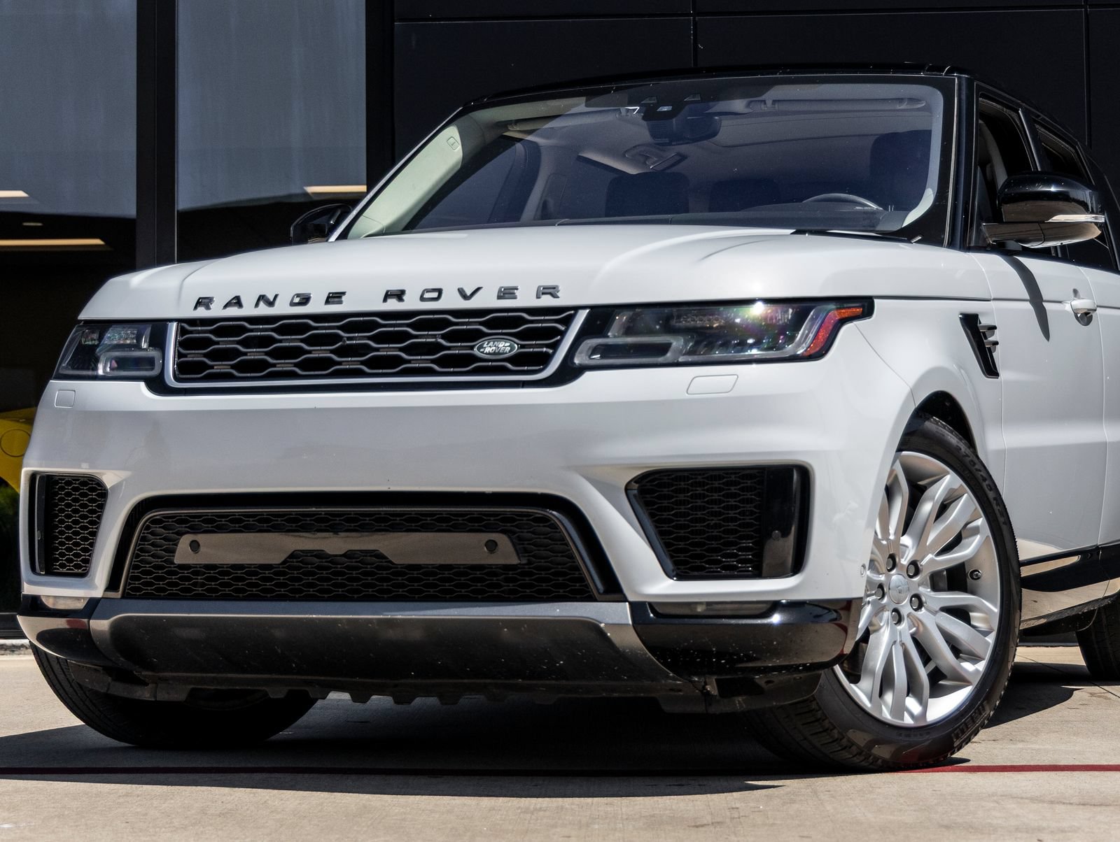 Used 2019 Land Rover Range Rover Sport HSE AWD/4WD image 3