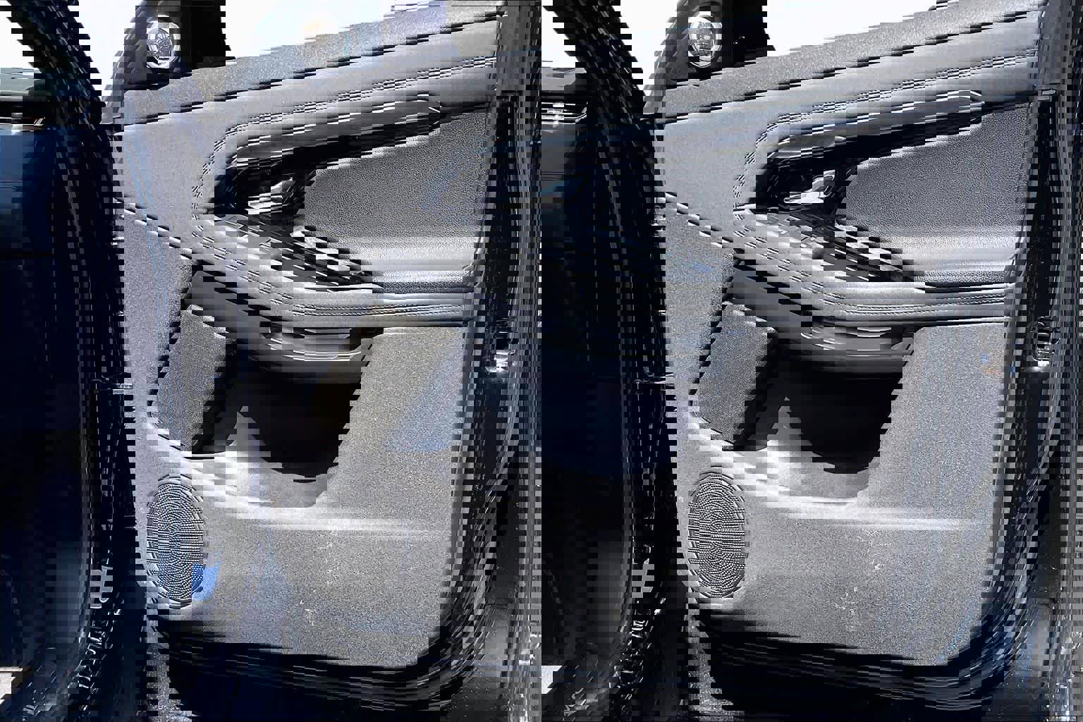 Used 2021 Land Rover Range Rover Evoque R-Dynamic SE image 22