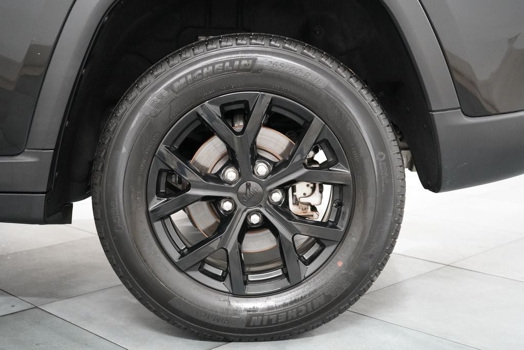 Used 2025 Jeep Grand Cherokee Altitude AWD/4WD image 34