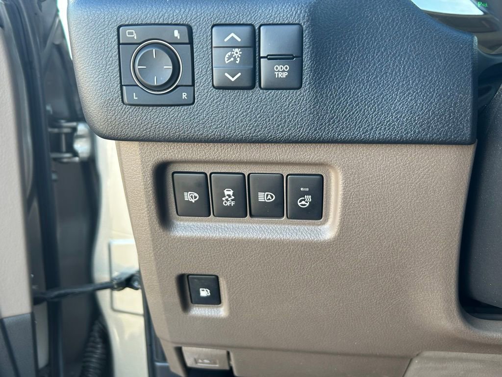 Used 2021 Lexus GX 460 Premium w/ Premium Package image 18