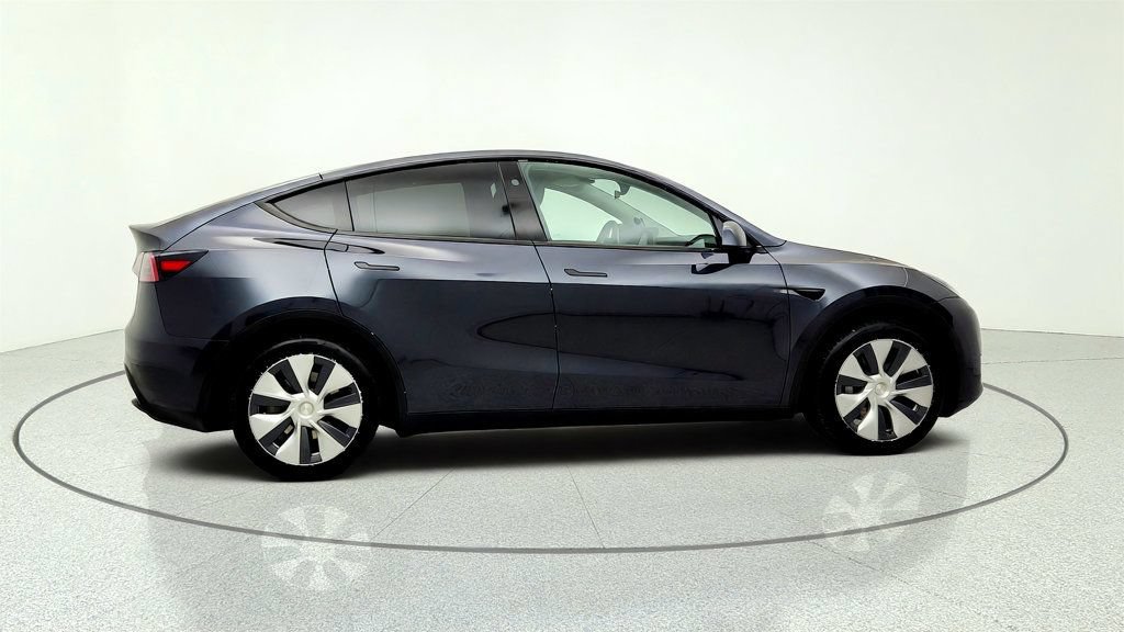 Used 2024 Tesla Model Y Long Range RWD image 4