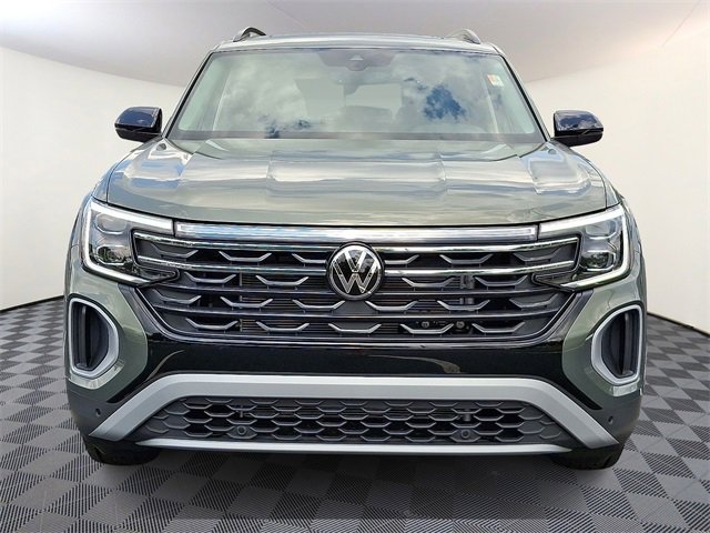 New 2025 Volkswagen Atlas Peak Edition SE image 2