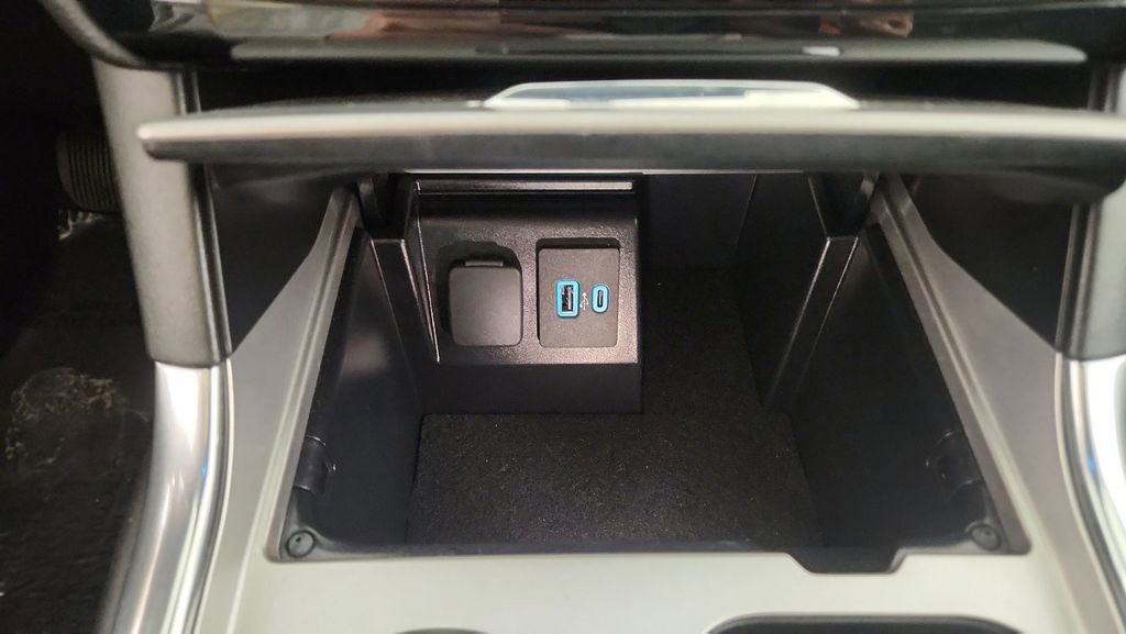 Used 2022 Ford Explorer Limited w/ Equipment Group 301A image 18