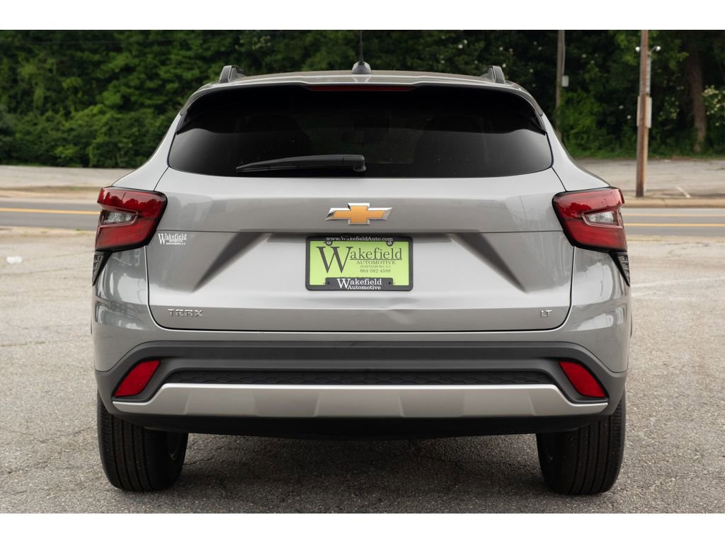 Used 2025 Chevrolet Trax LT FWD image 7