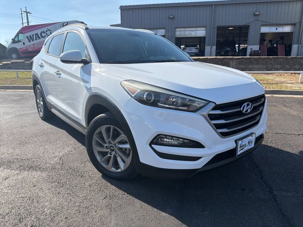 Used 2017 Hyundai Tucson SE image 1