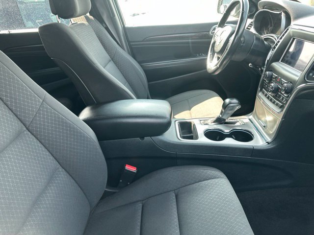 Used 2018 Jeep Grand Cherokee Laredo AWD/4WD image 29