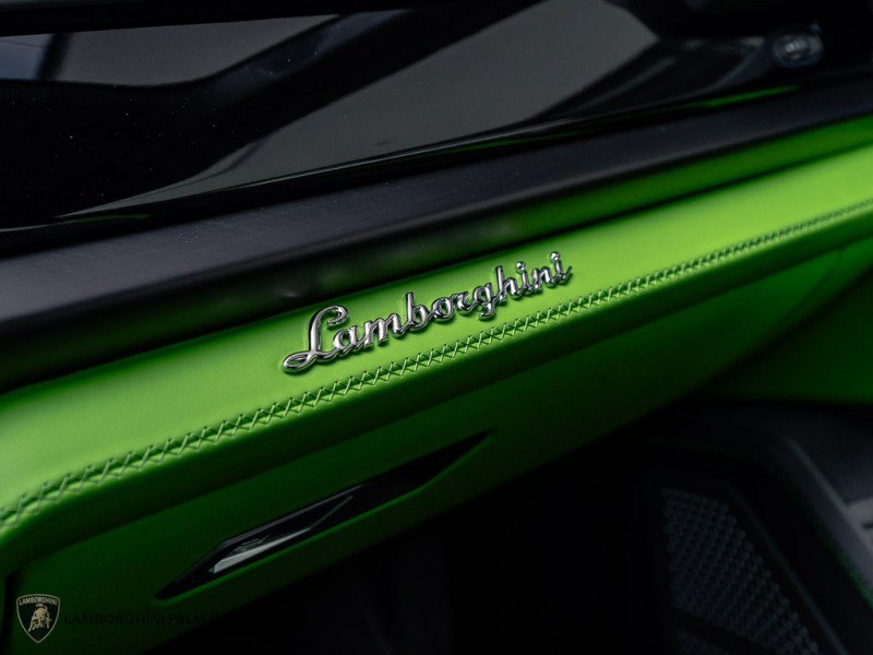 Used 2025 Lamborghini Urus SE AWD/4WD image 7