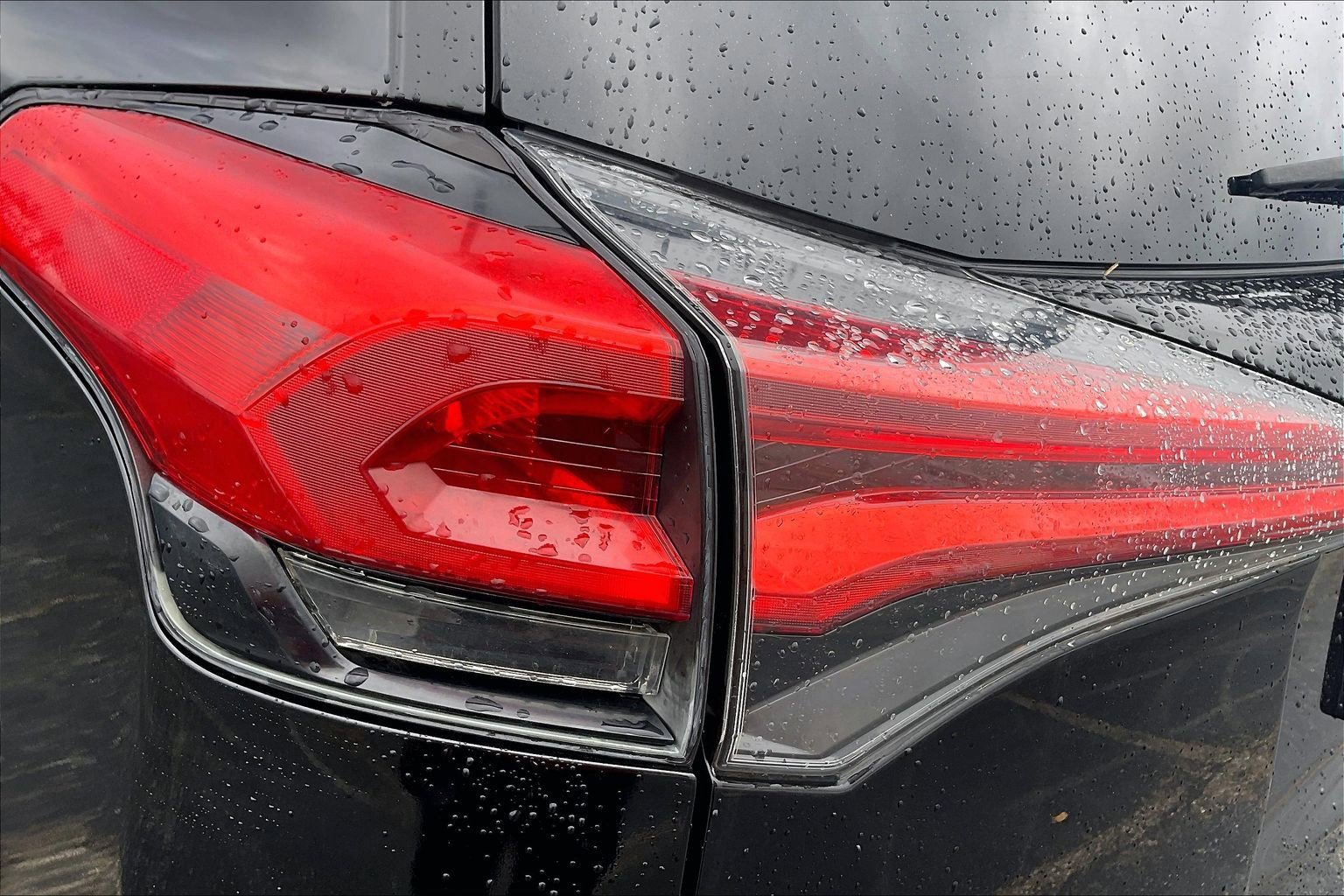 Used 2018 Toyota RAV4 LE image 23