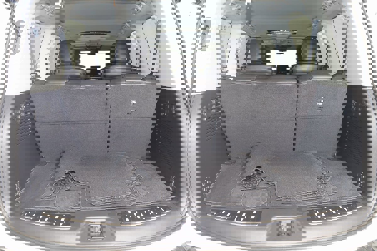 Used 2024 Nissan Armada Platinum w/ Captain's Chairs Package image 54