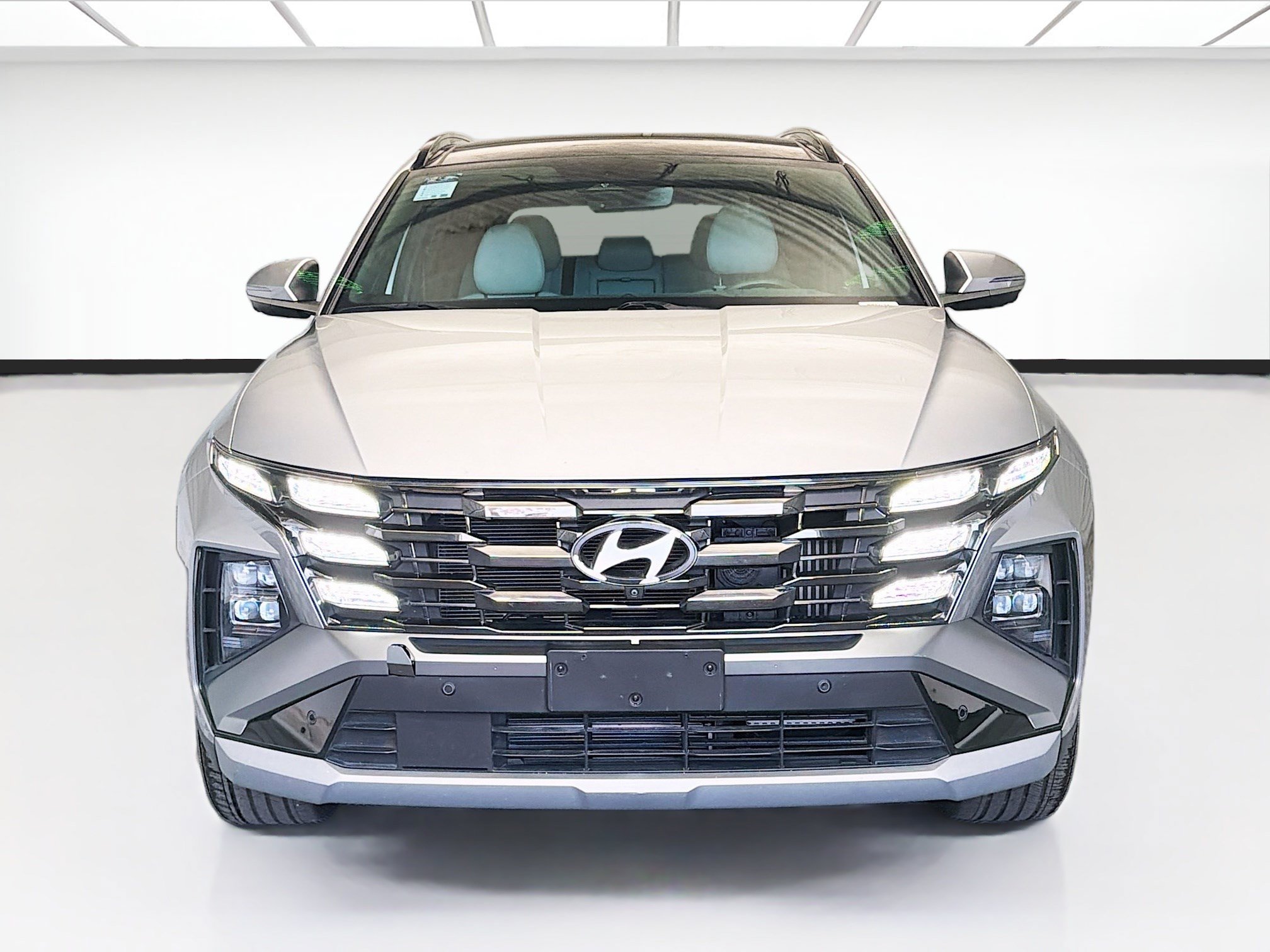 Used 2025 Hyundai Tucson Limited AWD/4WD image 2