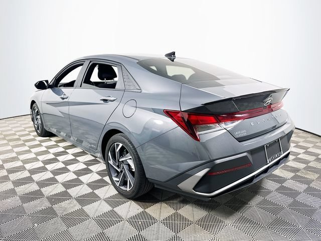 Used 2025 Hyundai Elantra Sport FWD image 5