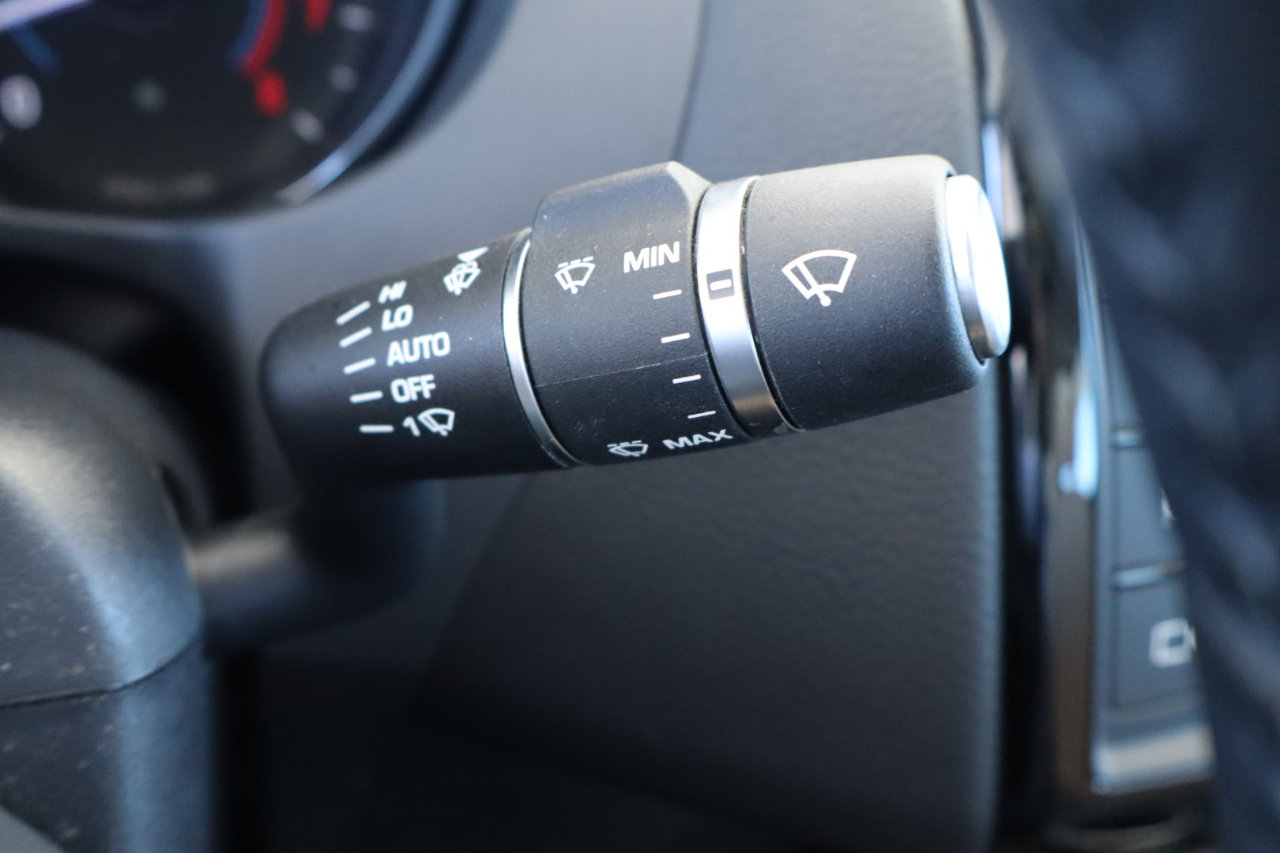 Used 2017 Jaguar XE image 26