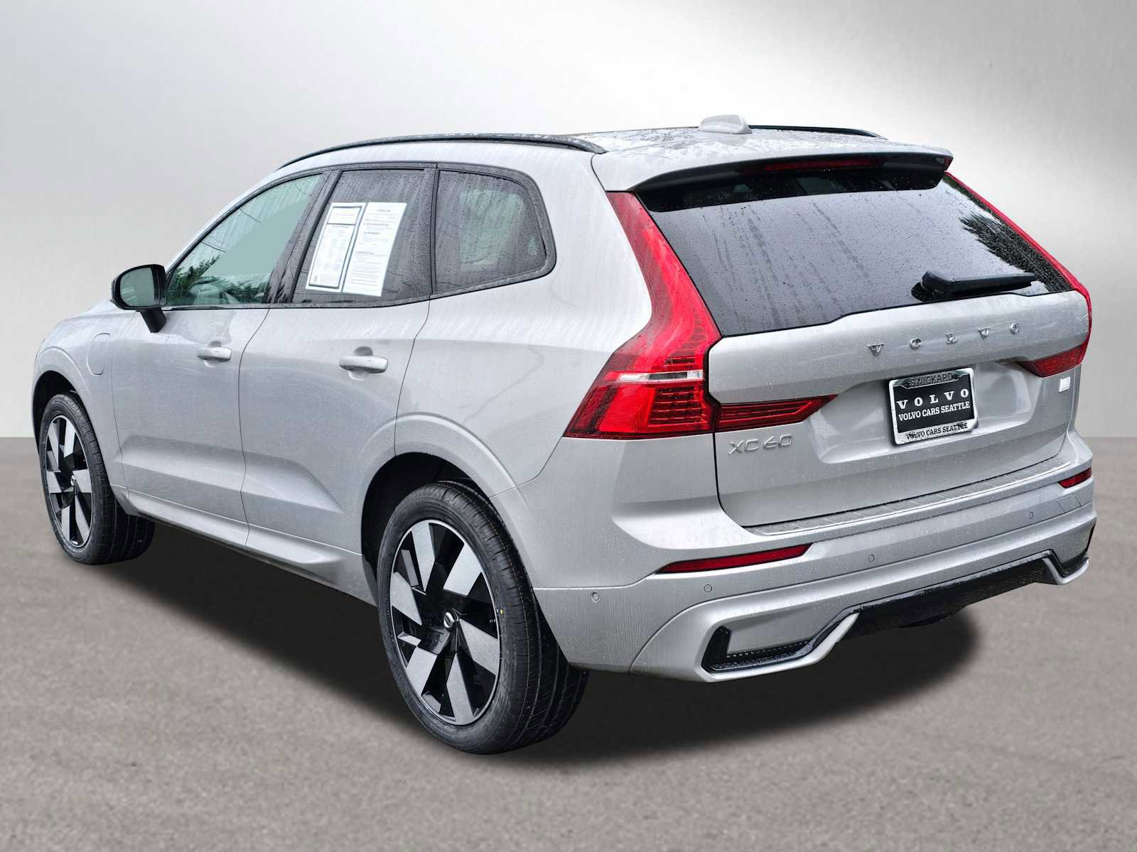 Certified 2024 Volvo XC60 T8 Plus w/ Protection Package Premier image 5