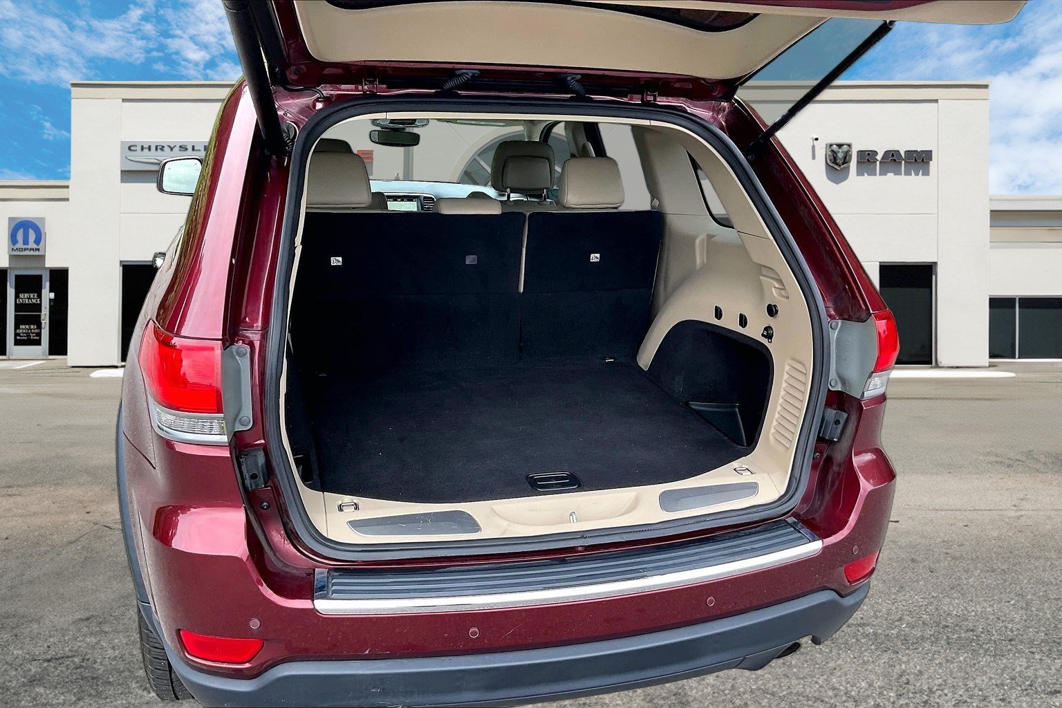 Used 2018 Jeep Grand Cherokee Limited AWD/4WD image 31