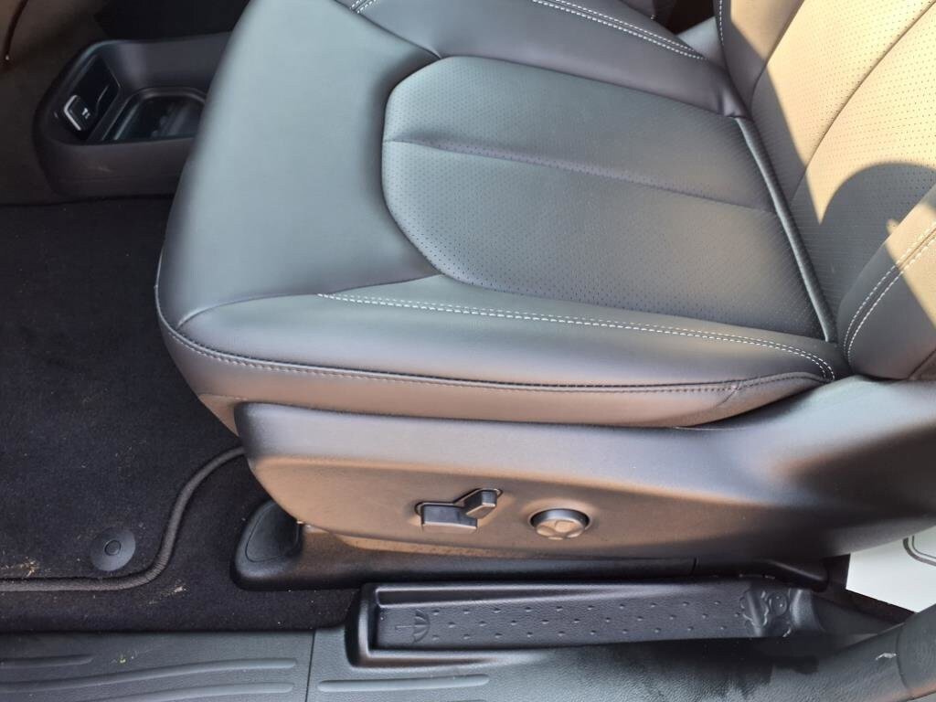 New 2025 Chrysler Voyager LX FWD image 13