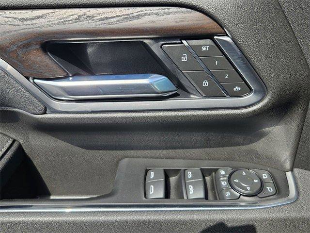 New 2025 GMC Sierra 3500 SLT w/ SLT Convenience Package image 17