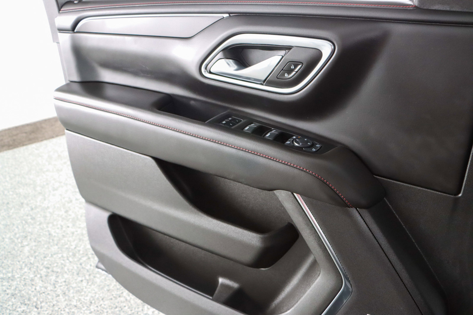 Used 2024 Chevrolet Suburban RST w/ Luxury Package image 25