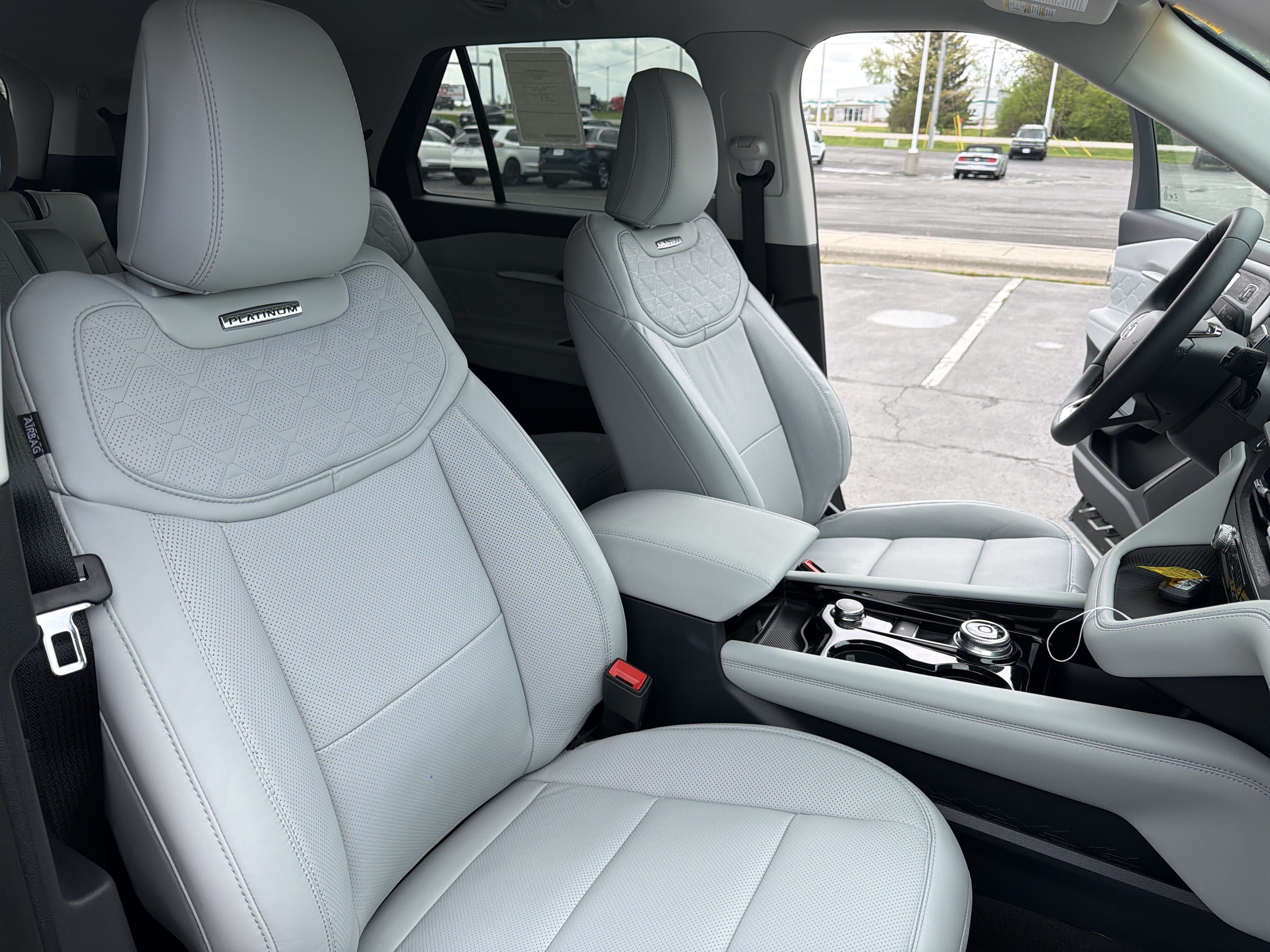 New 2026 Ford Explorer Platinum w/ LUX Leather Package AWD/4WD image 32