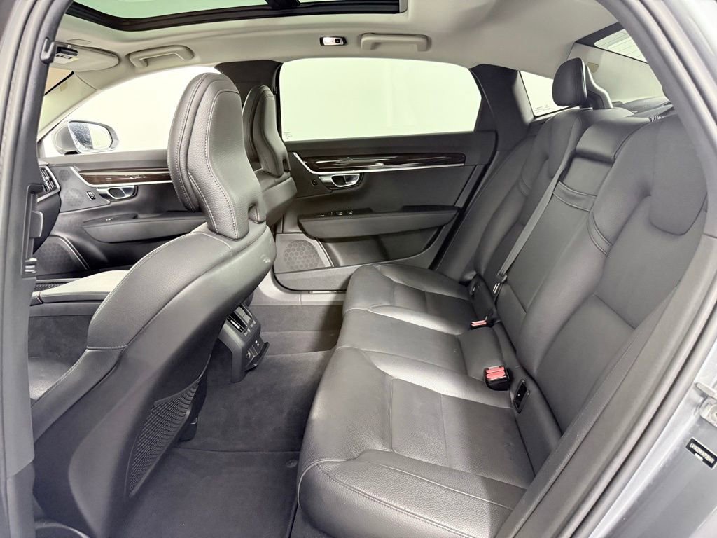 Used 2019 Volvo S90 T6 Momentum image 25