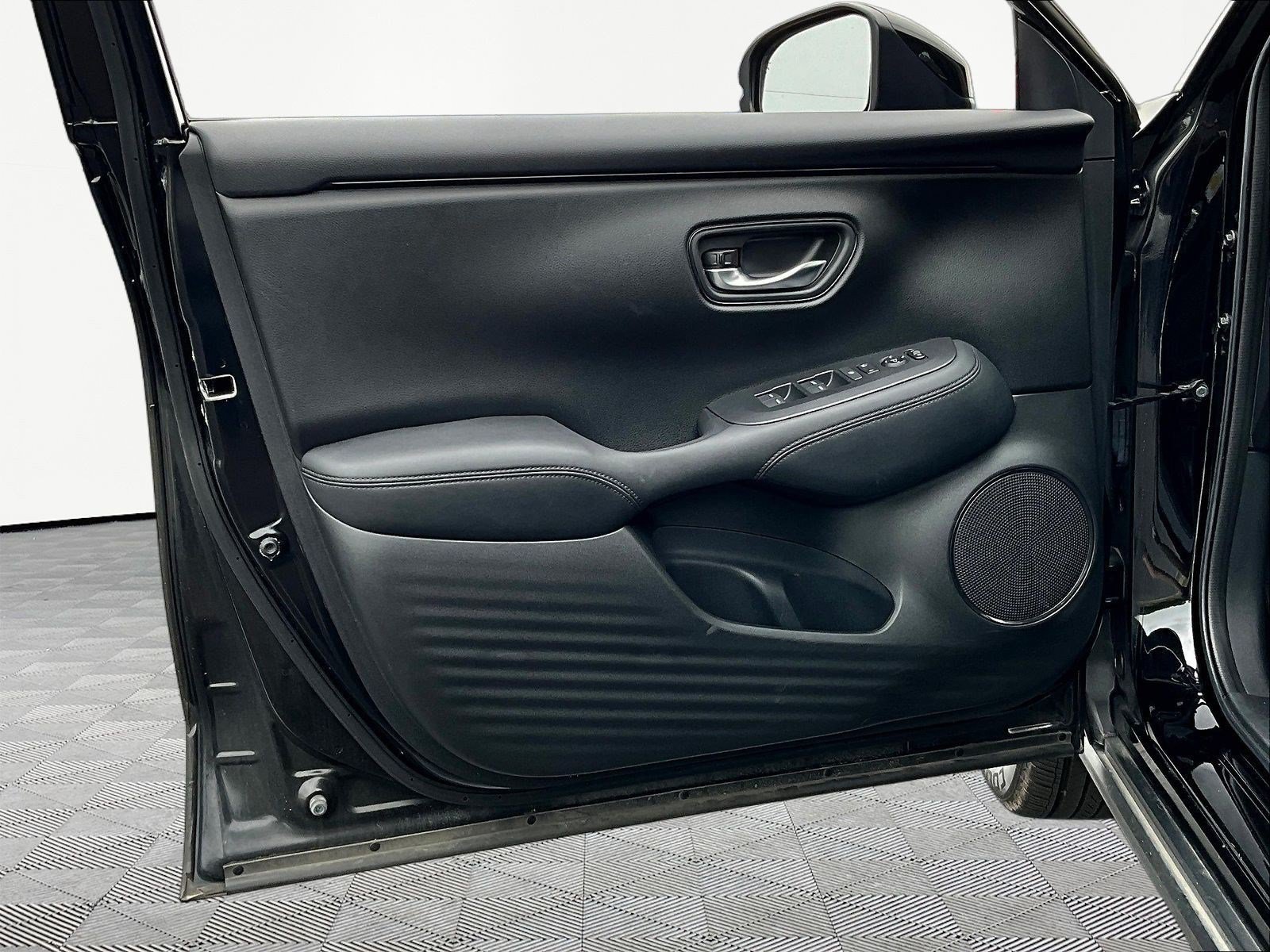 Used 2023 Honda HR-V LX image 19
