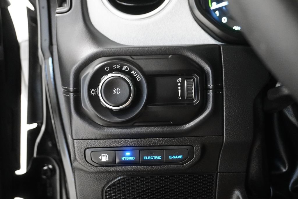 Certified 2025 Jeep Wrangler Unlimited Sahara w/ Safety Group image 23