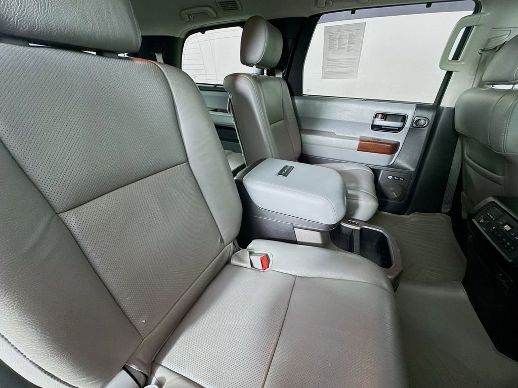 Used 2016 Toyota Sequoia Platinum image 29