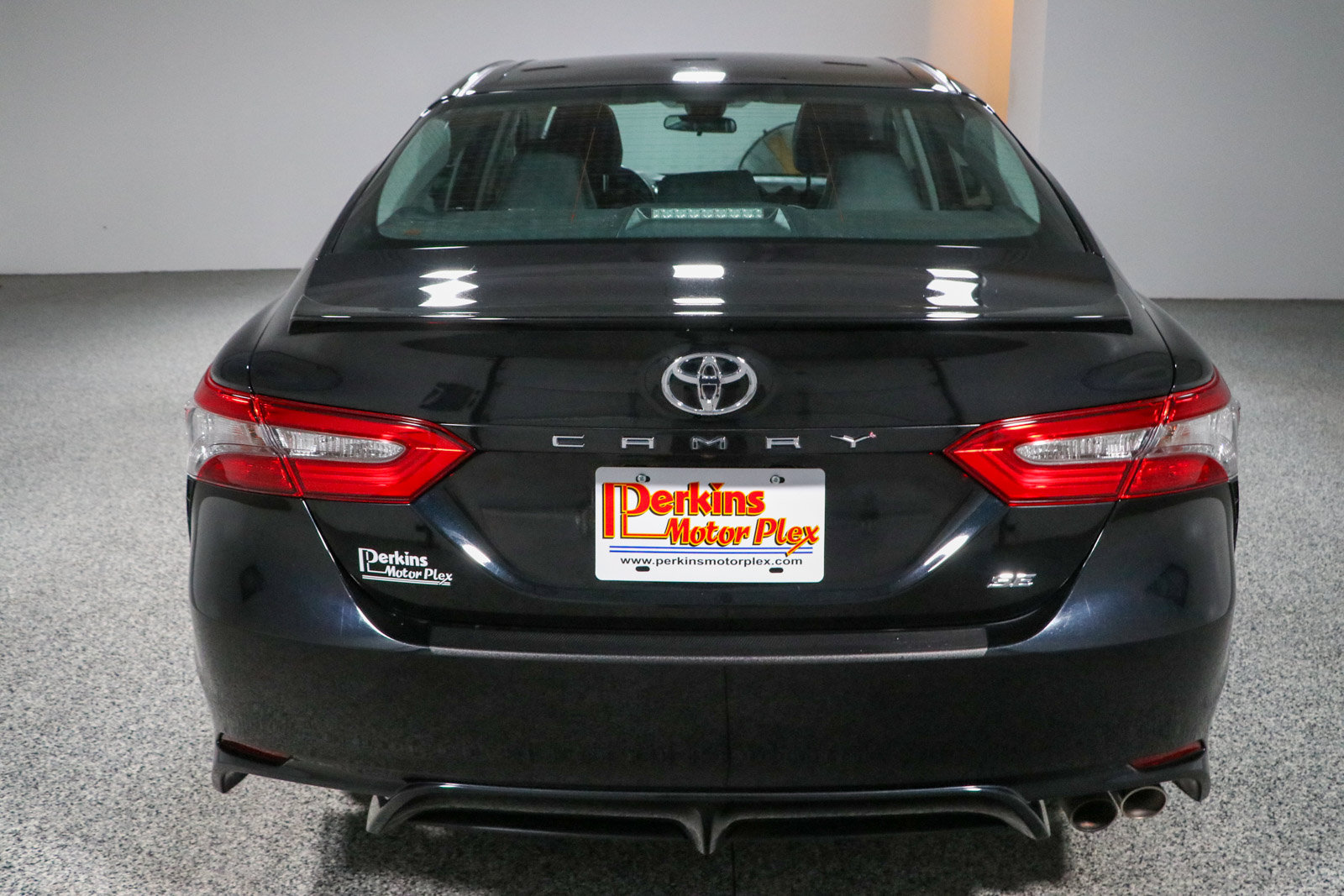 Used 2018 Toyota Camry SE w/ Moonroof Package FWD image 8