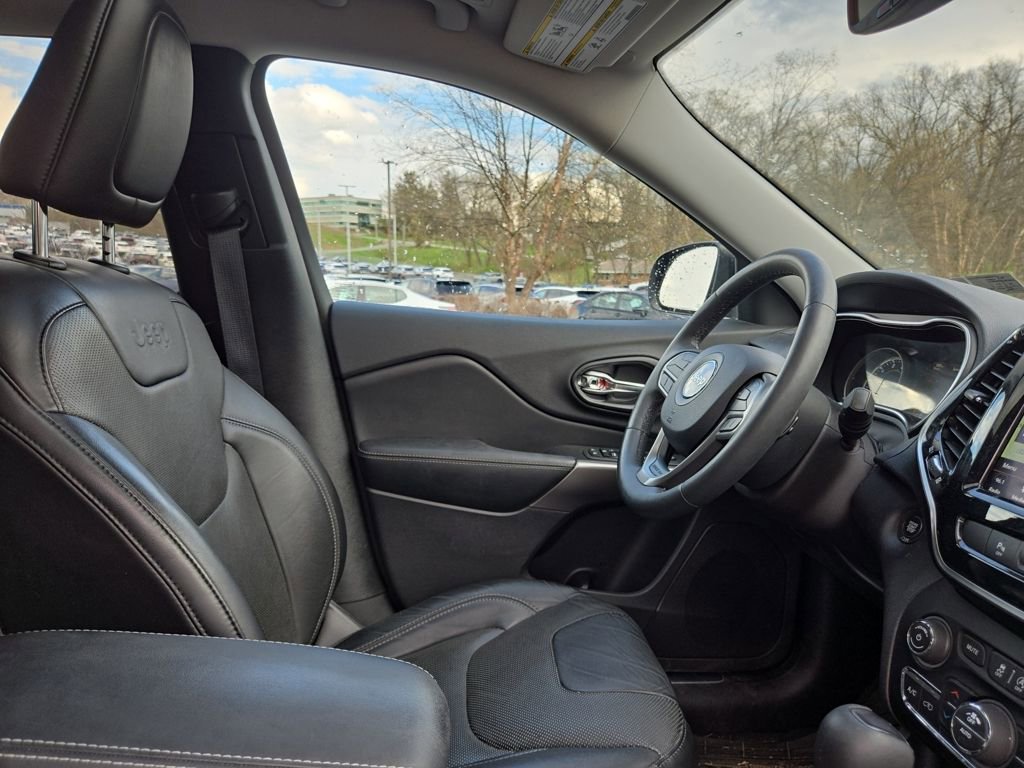 Used 2019 Jeep Cherokee Limited image 29