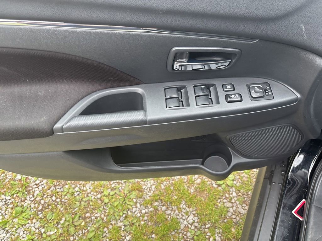 Used 2025 Mitsubishi Outlander SE AWD/4WD image 10