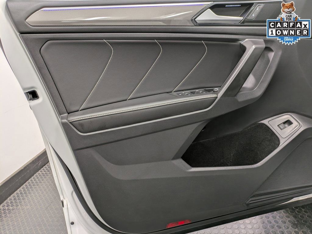 Used 2022 Volkswagen Tiguan SE R-Line image 9