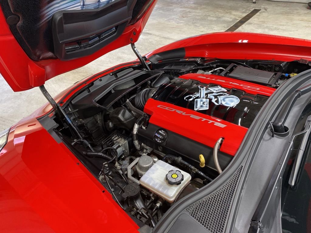 Used 2018 Chevrolet Corvette Stingray Coupe w/ Carbon Flash Badge Package RWD image 30