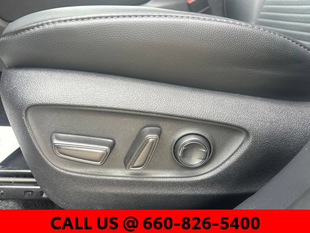 Used 2025 Toyota Highlander XSE AWD/4WD image 18