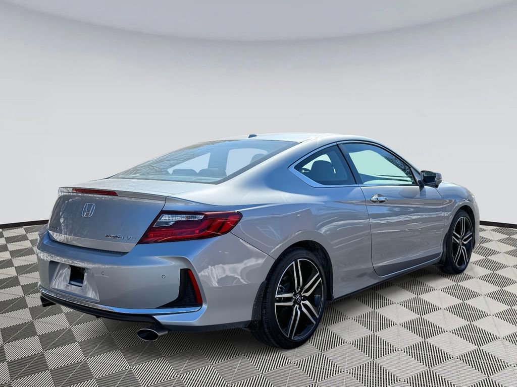 Used 2017 Honda Accord Touring image 2