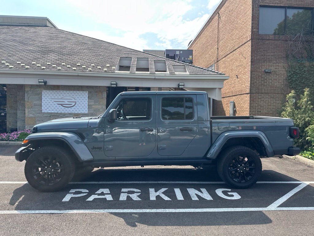 Used 2024 Jeep Gladiator Sport AWD/4WD image 9