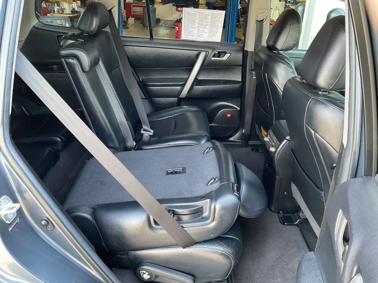 Used 2012 Toyota Highlander SE w/ Tow Pkg AWD/4WD image 48