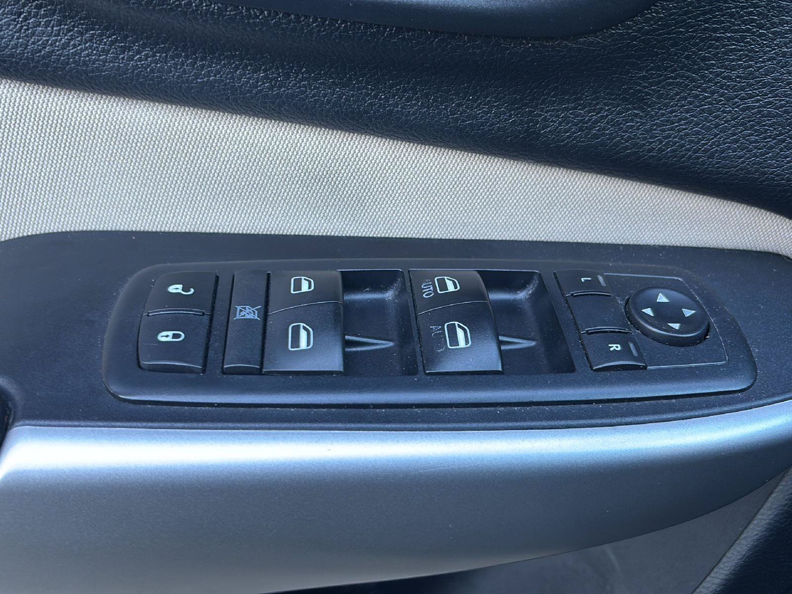 Used 2017 Jeep Cherokee Latitude w/ Trailer Tow Group AWD/4WD image 12