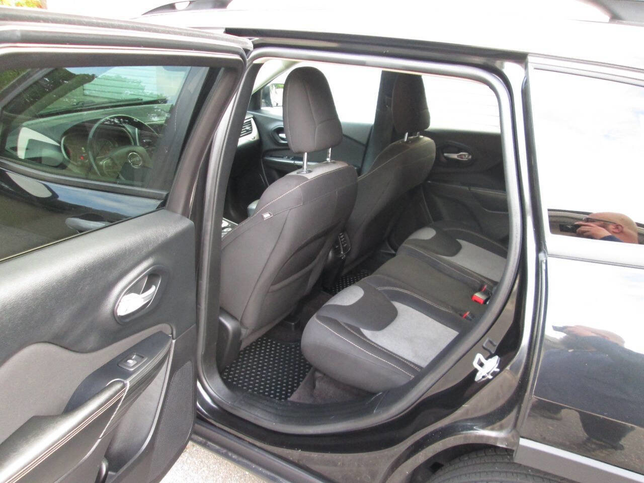 Used 2016 Jeep Cherokee Sport w/ Cold Weather Group image 14
