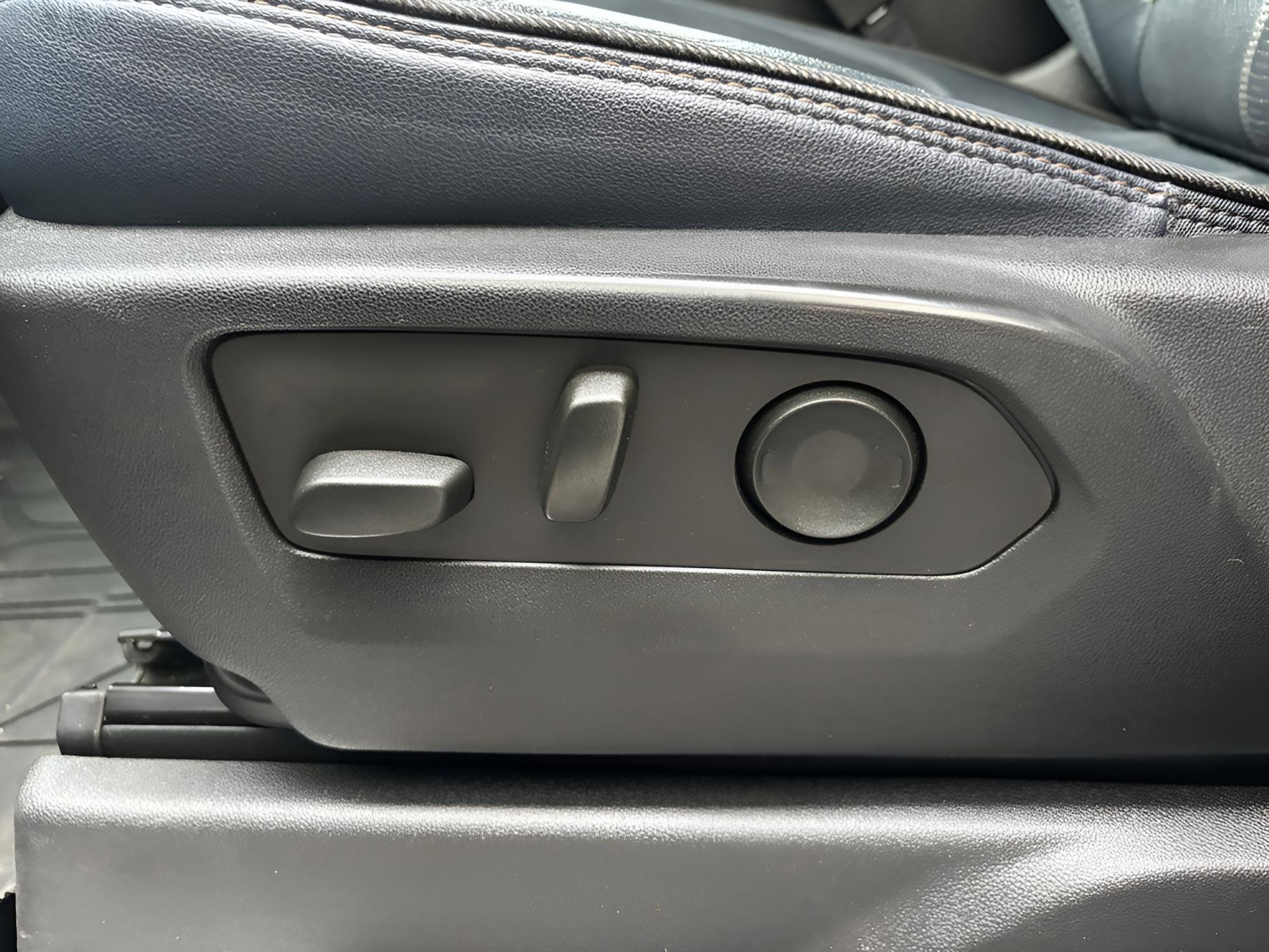 Used 2022 Chevrolet Silverado 1500 High Country image 32