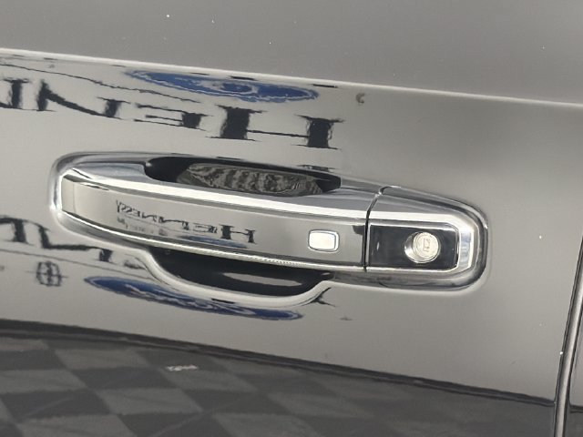 Used 2022 GMC Yukon Denali RWD image 28