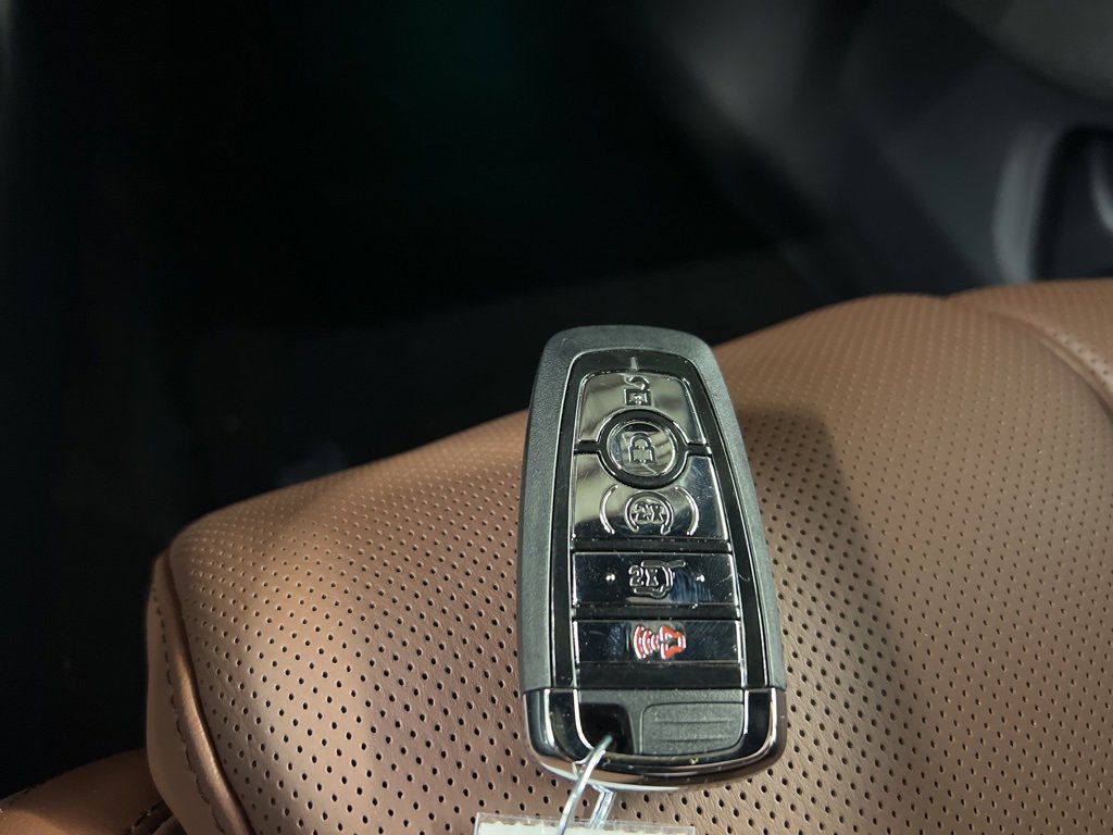 Used 2025 Lincoln Navigator Reserve image 49