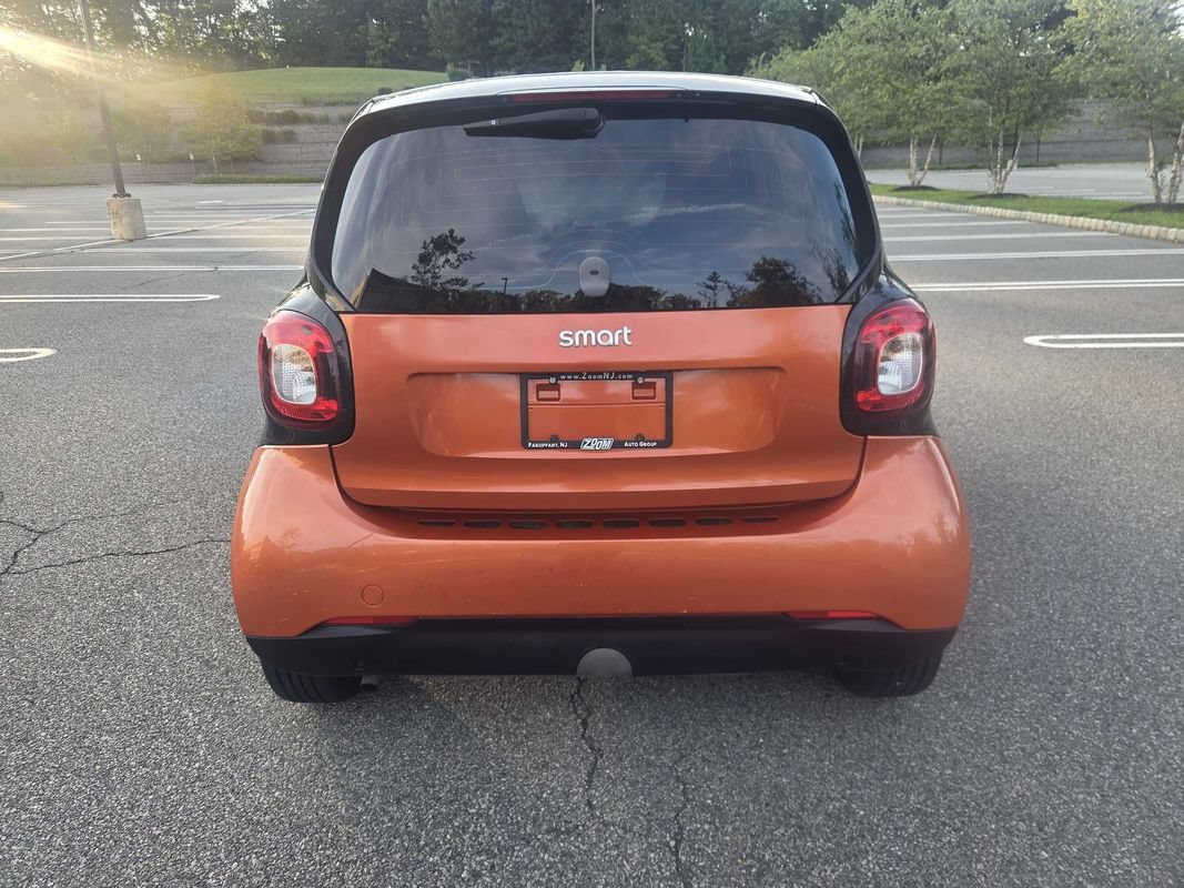 Used 2016 smart fortwo passion RWD image 7